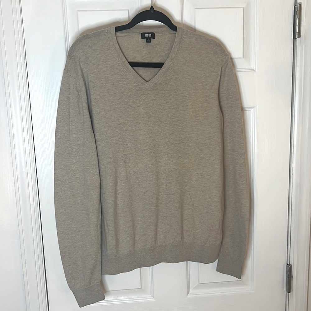 Uniqlo large tan v neck sweater